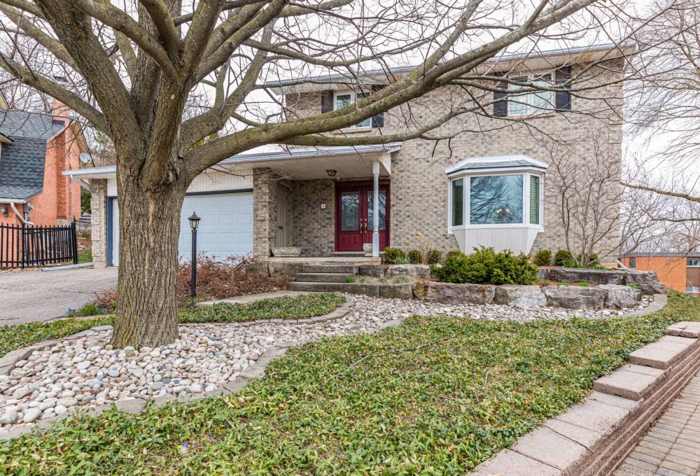 1 McKay Court, Dundas